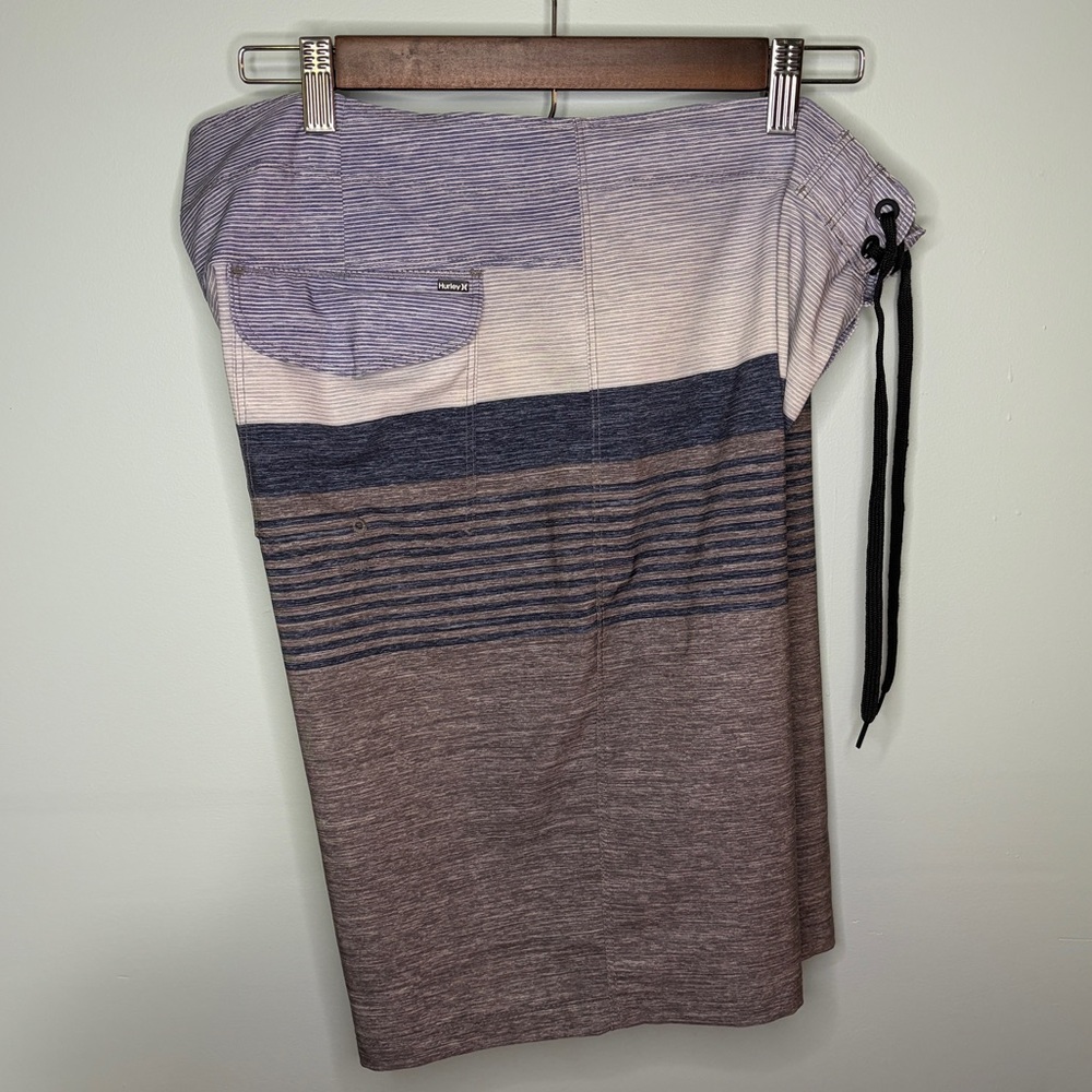 Hurley Men’s Blue and Gray Gradient Stripe Board Shorts - Picture 6 of 10
